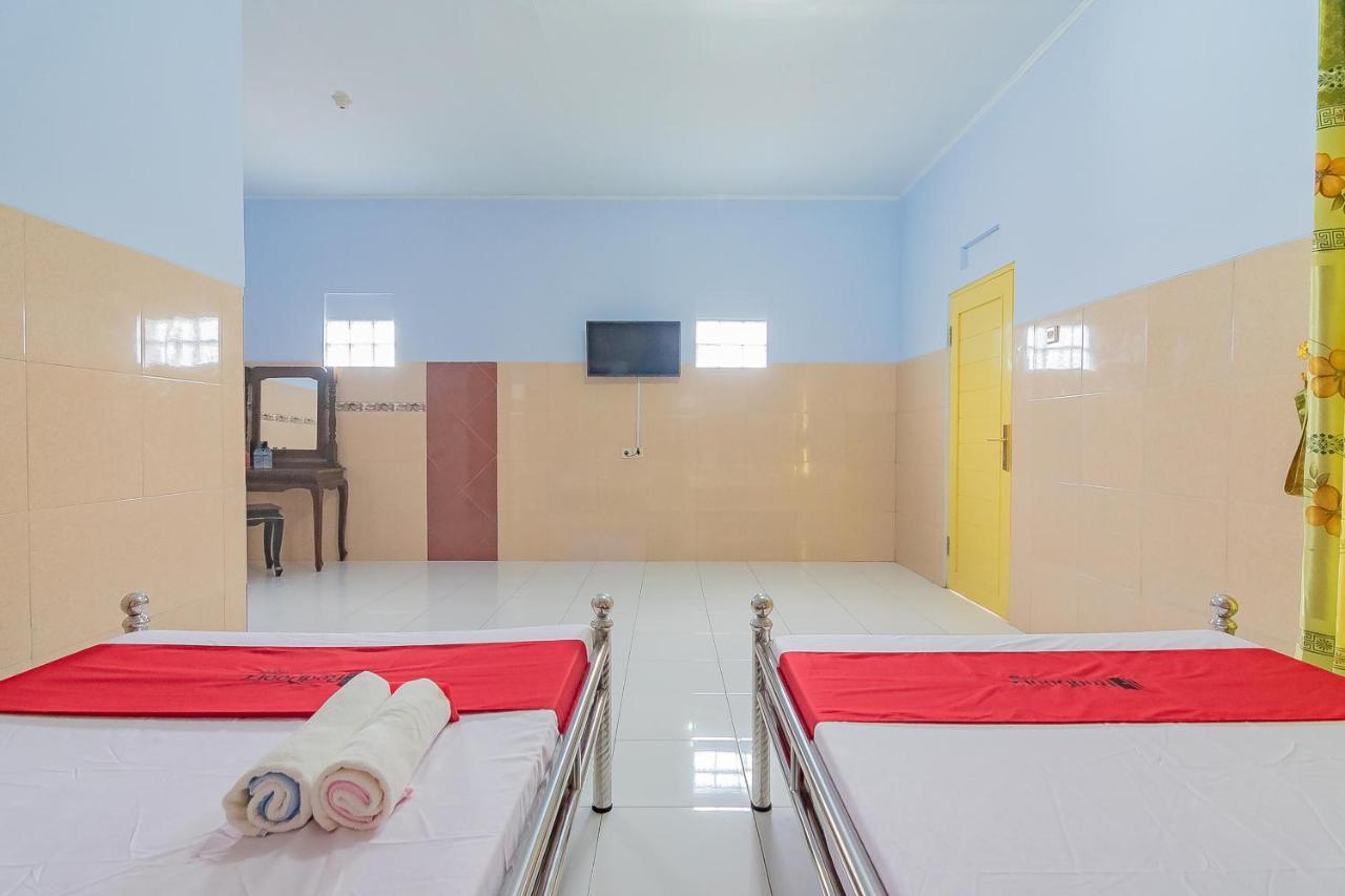 Hotel Reddoorz Syariah @ Tambak Mekar Street Subang Djalantjagak Esterno foto