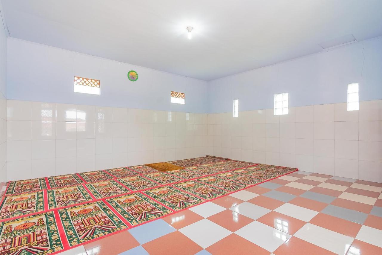 Hotel Reddoorz Syariah @ Tambak Mekar Street Subang Djalantjagak Esterno foto