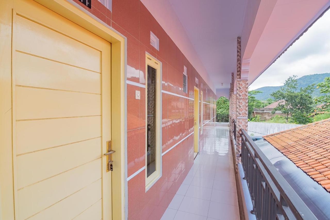 Hotel Reddoorz Syariah @ Tambak Mekar Street Subang Djalantjagak Esterno foto