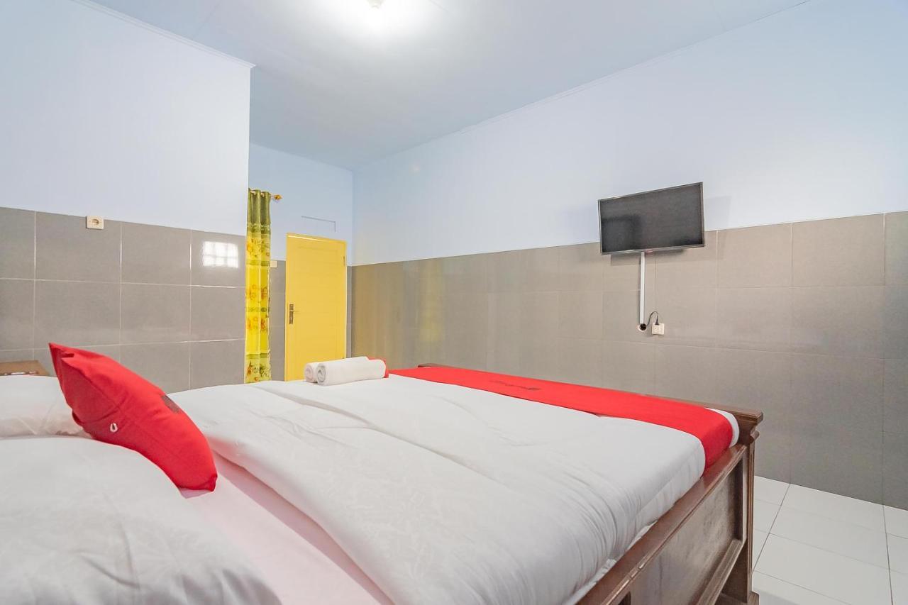 Hotel Reddoorz Syariah @ Tambak Mekar Street Subang Djalantjagak Esterno foto