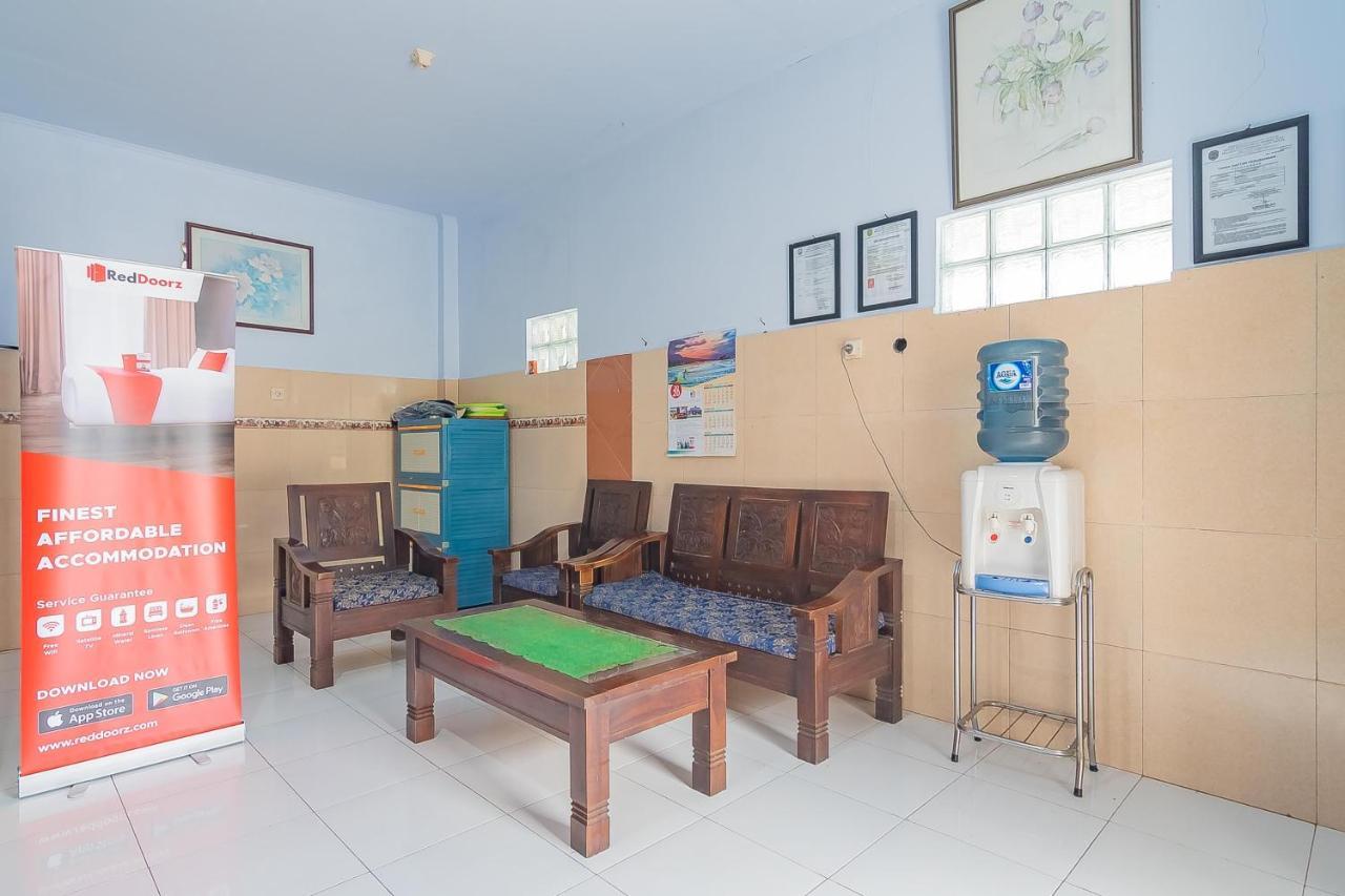 Hotel Reddoorz Syariah @ Tambak Mekar Street Subang Djalantjagak Esterno foto