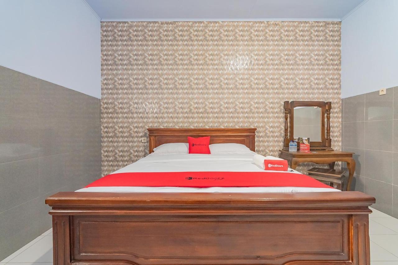 Hotel Reddoorz Syariah @ Tambak Mekar Street Subang Djalantjagak Esterno foto